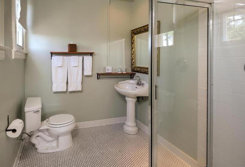 جناح سوبيريور, Sonoma Hotel