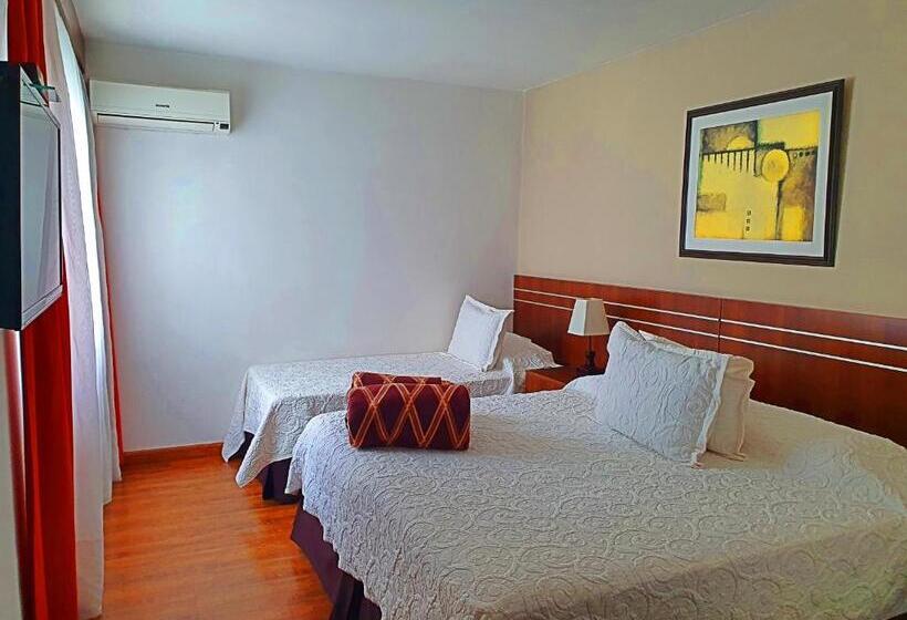 חדר סופריור לשלושה, America