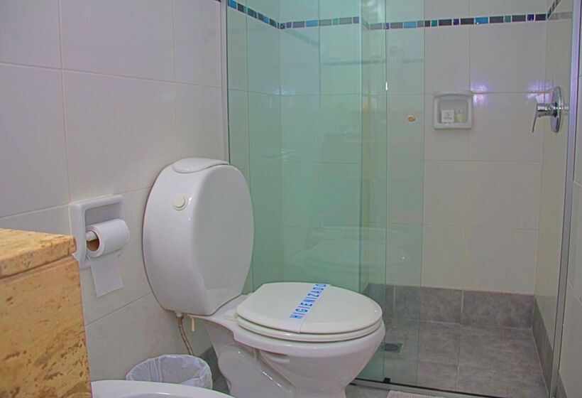 חדר משפחתי, America