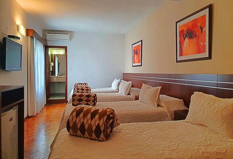 חדר משפחתי, America