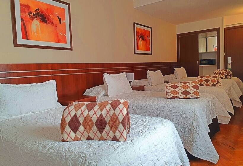 חדר משפחתי, America