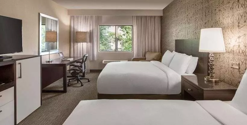 ２ダブルベッドのスタンダードルーム, Doubletree By Hilton Hotel Chicago Wood Dale   Elk Grove