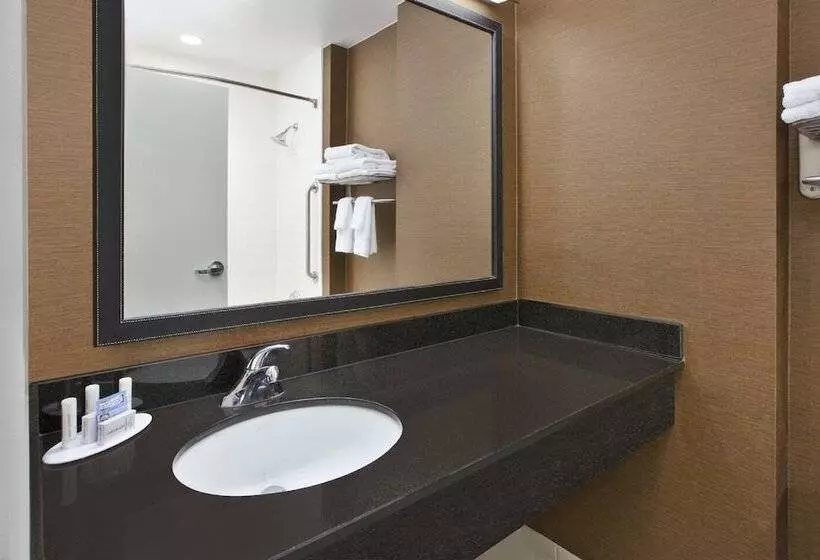 سوییت, Fairfield Inn & Suites By Marriott Milwaukee Downtown