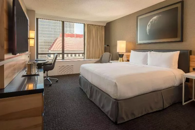 キングサイズベッドのスタンダードルーム, Hilton Portland Downtown