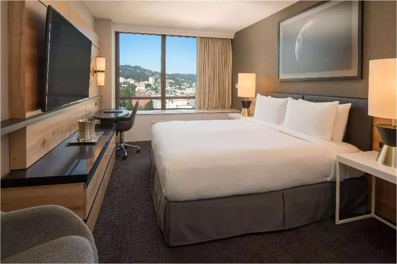 キングサイズベッドのスタンダードルーム, Hilton Portland Downtown