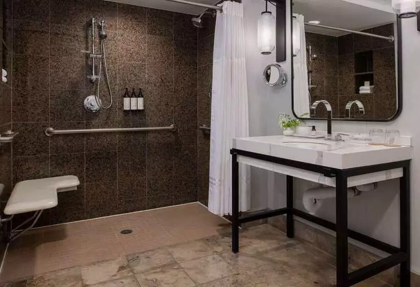 キングサイズベッドのスタンダードルーム, Hilton Portland Downtown