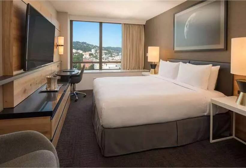 キングサイズベッドのスタンダードルーム, Hilton Portland Downtown