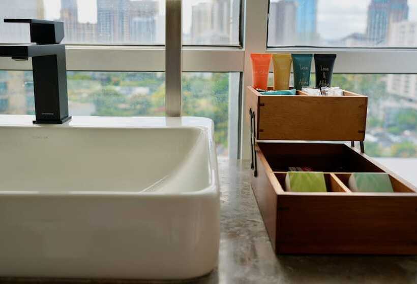 חדר פנטהאוז, La Croix