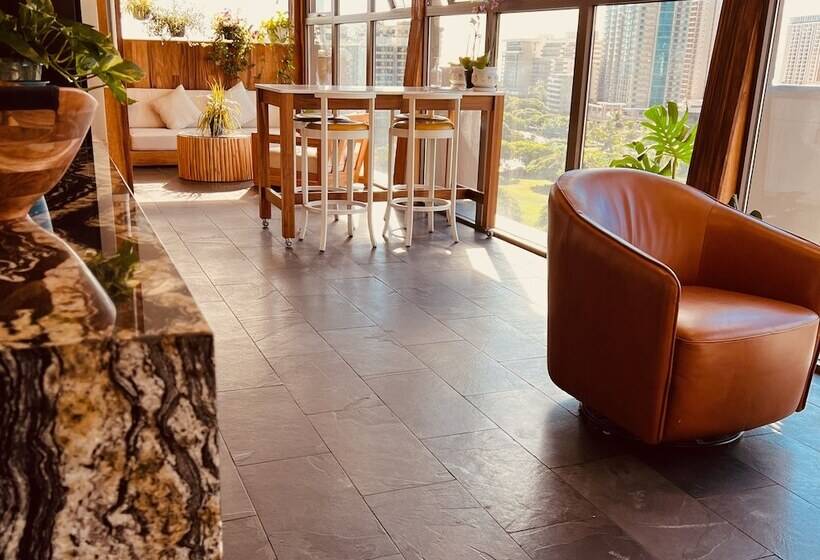 חדר פנטהאוז, La Croix