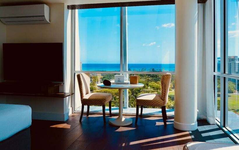 חדר פנטהאוז, La Croix