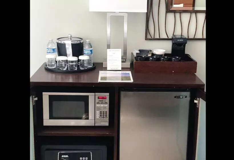 ２ダブルベッドのスタンダードルーム, Mariposa Inn And Suites