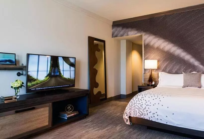 اتاق استاندارد با تخت بزرگ, Renaissance Waterford Oklahoma City