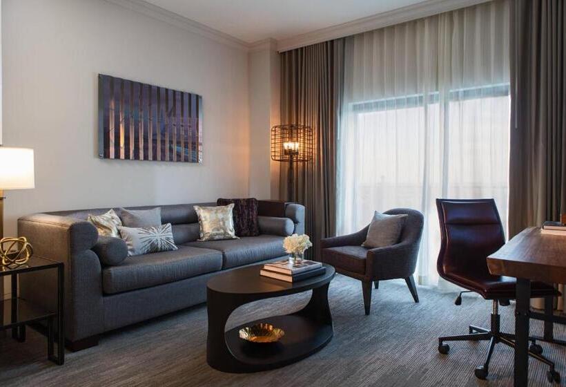 מיטת קינג בסוויטה, Renaissance Waterford Oklahoma City