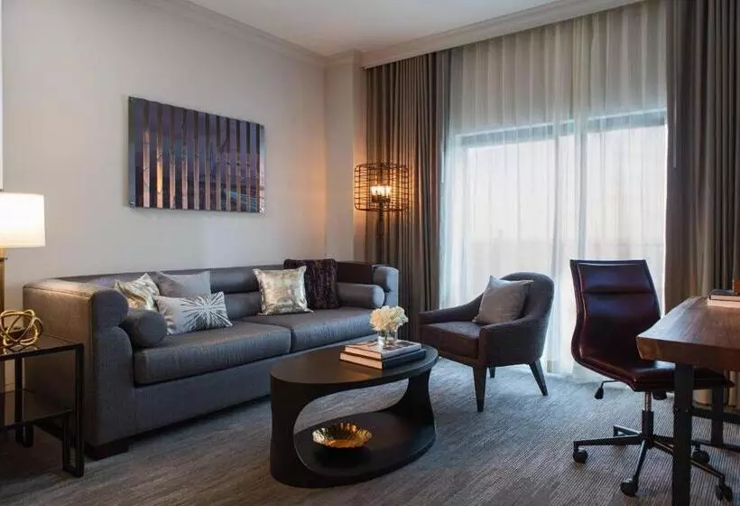 سوئیت با تخت بزرگ, Renaissance Waterford Oklahoma City
