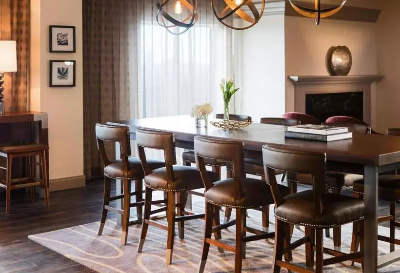 اتاق اجرایی با تخت بزرگ, Renaissance Waterford Oklahoma City