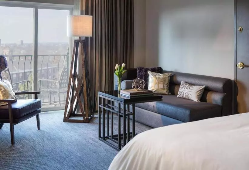 اتاق استاندارد با تخت بزرگ, Renaissance Waterford Oklahoma City