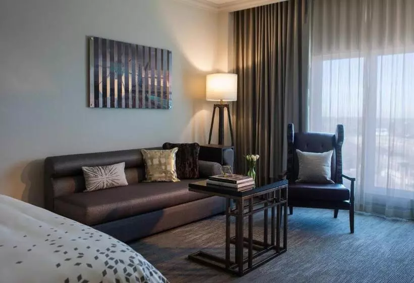 اتاق استاندارد با تخت بزرگ برای معلولان, Renaissance Waterford Oklahoma City