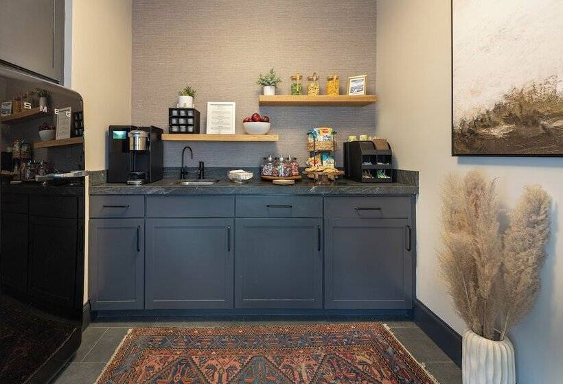 غرفة سوبيريور, The Wentworth