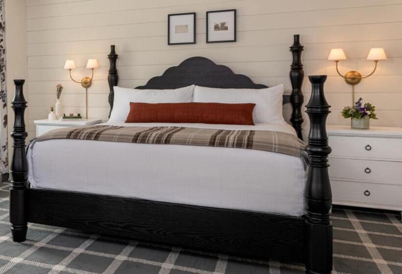 غرفة قياسية سرير كينج, The Wentworth