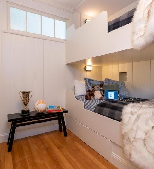 جناح ديلوكس سرير كينج, The Wentworth