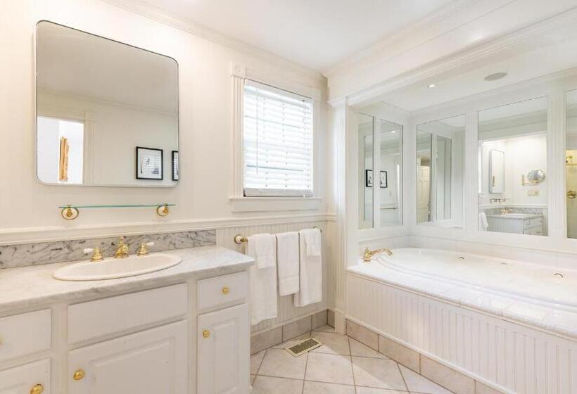 جناح سرير كينج, The Wentworth