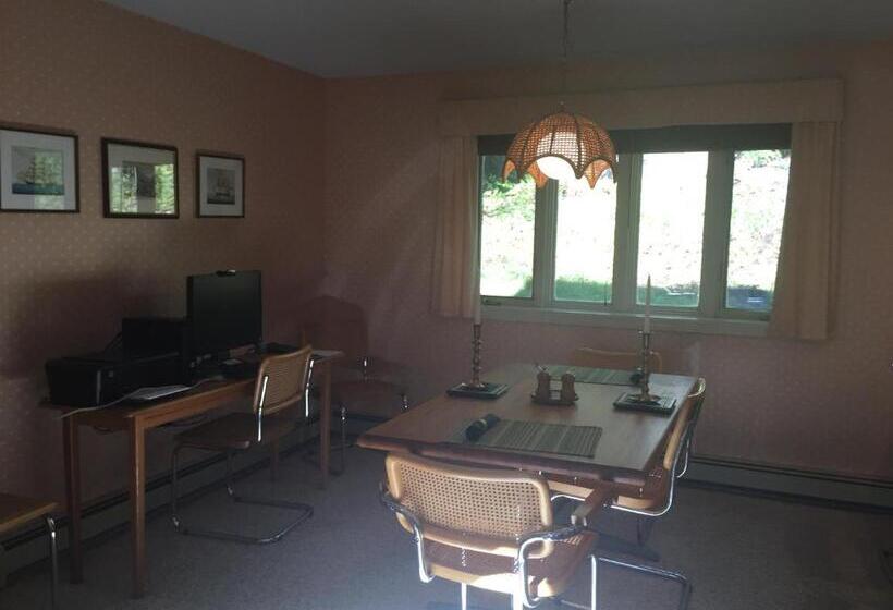 منزل غرفتين نوم, The Wentworth