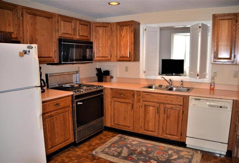 منزل 3 غرف نوم, The Wentworth