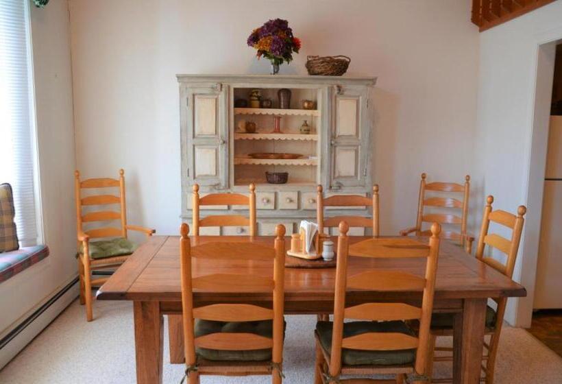 منزل 3 غرف نوم, The Wentworth