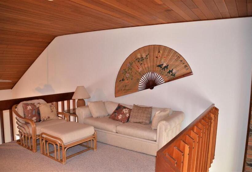 منزل 3 غرف نوم, The Wentworth