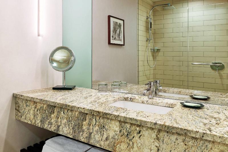 חדר קלאב, The Westin Galleria Dallas