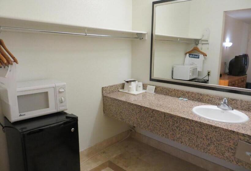 غرفة قياسية سرير كينج, Travelodge By Wyndham Banning Casino And Outlet Mall