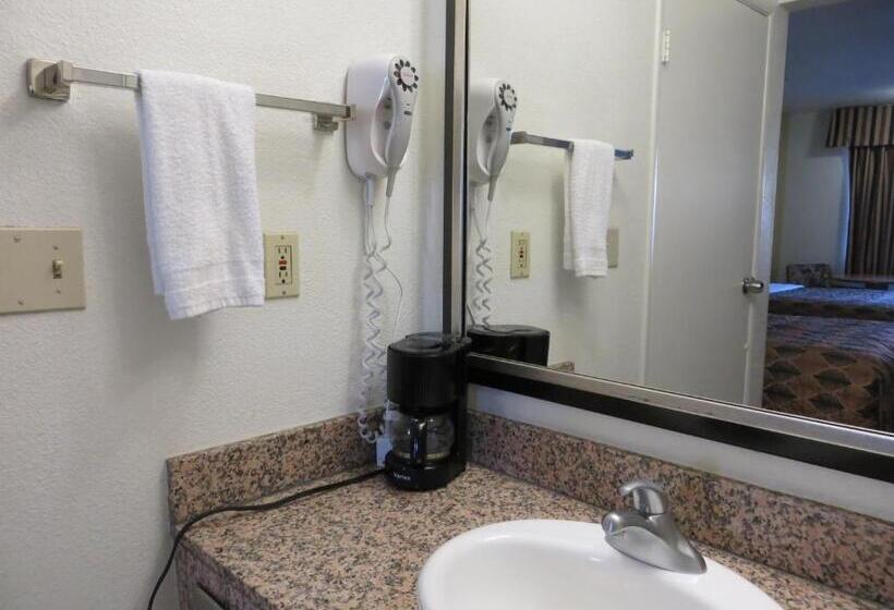 غرفة قياسية سرير كينج, Travelodge By Wyndham Banning Casino And Outlet Mall