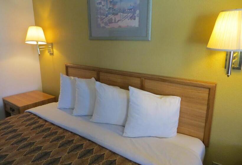 غرفة ديلوكس سرير كينج, Travelodge By Wyndham Banning Casino And Outlet Mall