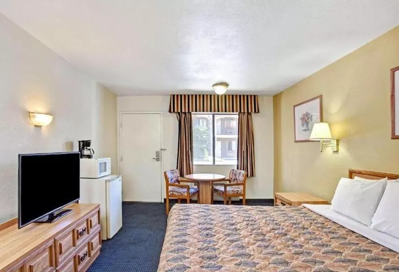 Deluxe Suite King Bed, Travelodge By Wyndham Banning Casino And Outlet Mall