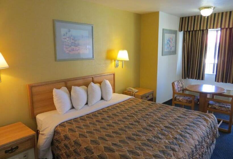 جناح ديلوكس سرير كينج, Travelodge By Wyndham Banning Casino And Outlet Mall