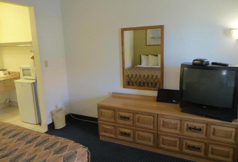Люкс Deluxe Кровать Кинг, Travelodge By Wyndham Banning Casino And Outlet Mall