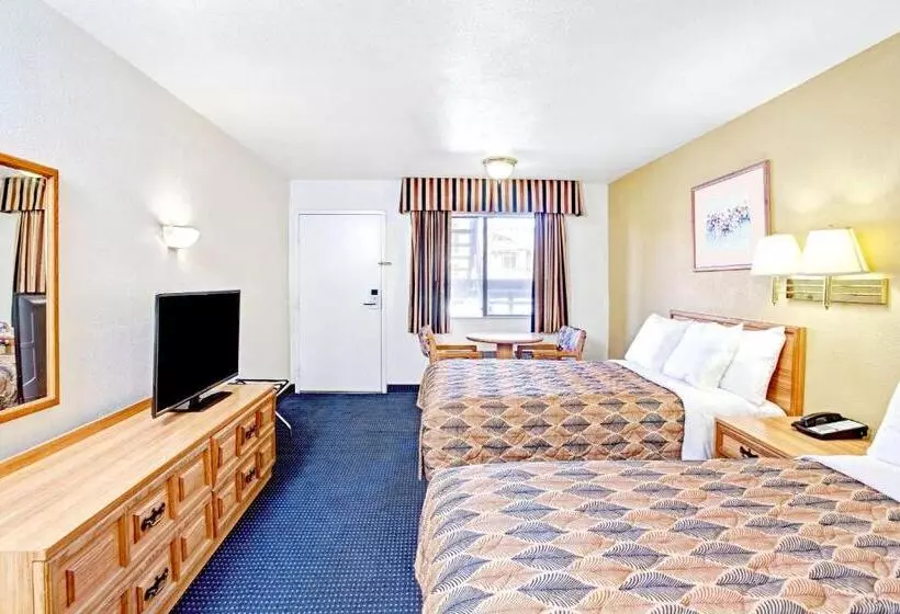 اتاق استاندارد برای معلولان, Travelodge By Wyndham Banning Casino And Outlet Mall