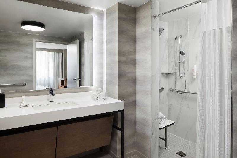 غرفة قياسية سرير كينج لذوى الإحتياجات الخاصة, Travelodge By Wyndham Costa Mesa Newport Beach Hacienda