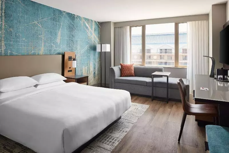 身障者適用キングサイズベッドルーム, Travelodge By Wyndham Costa Mesa Newport Beach Hacienda