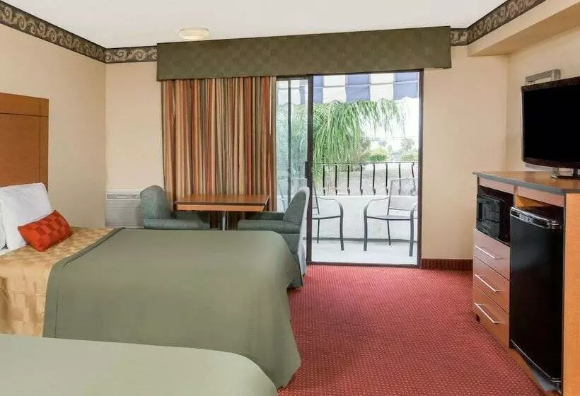 اتاق استاندارد با 2 تخت دوبل, Travelodge By Wyndham San Clemente Beach