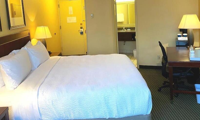 اتاق استاندارد با تخت بزرگ, Quality Inn West Lafayette   University Area