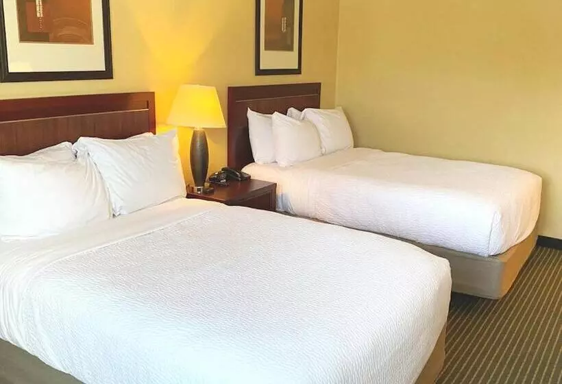 Standard Neljän Hengen Huone, Quality Inn West Lafayette   University Area