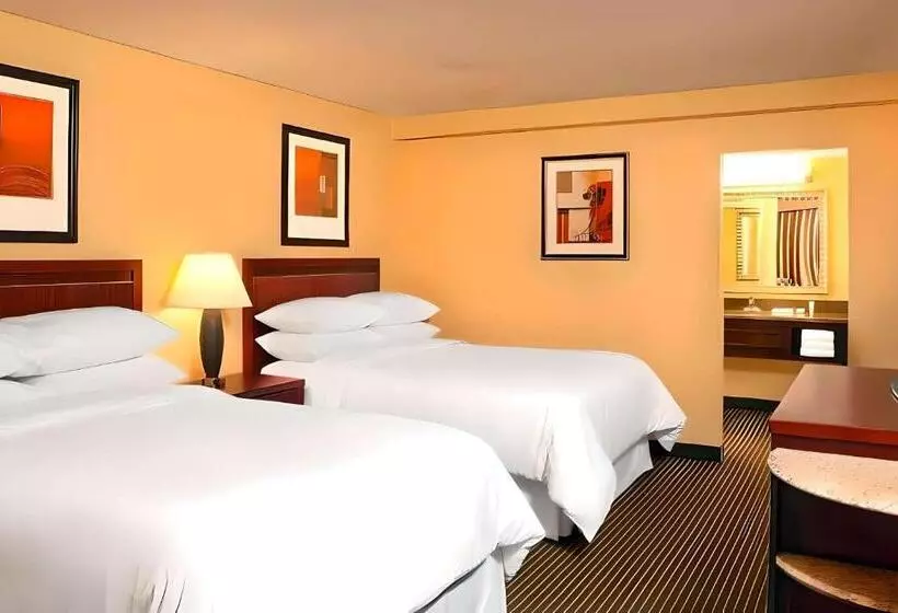 Standard Neljän Hengen Huone, Quality Inn West Lafayette   University Area