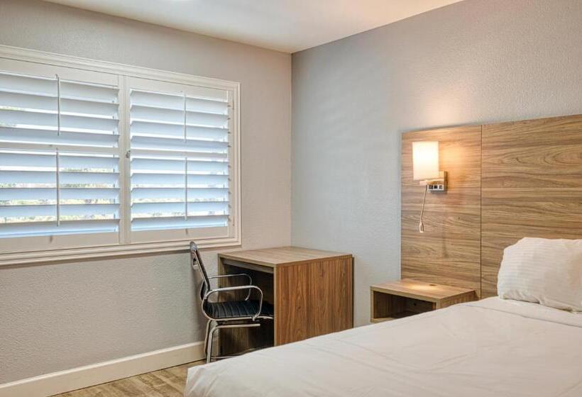 חדר סטנדרט עם מיטת קינג, Vagabond Inn San Luis Obispo