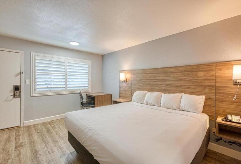 חדר סטנדרט עם מיטת קינג, Vagabond Inn San Luis Obispo