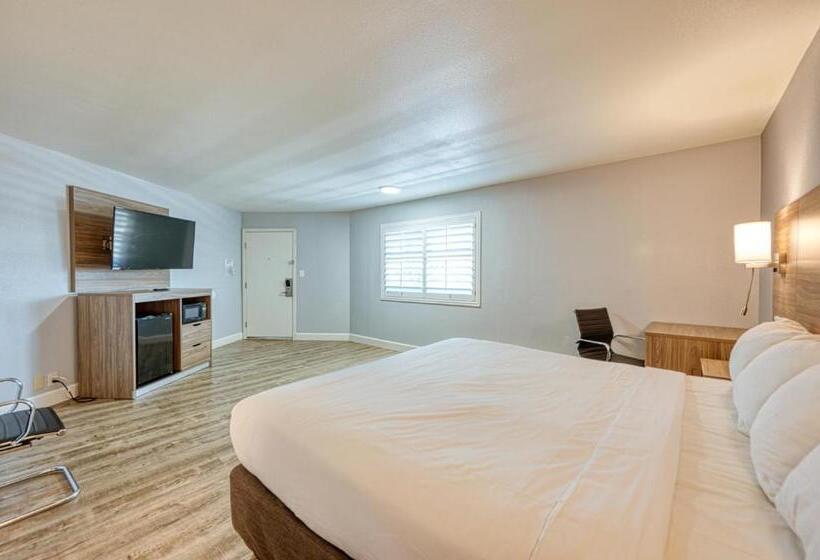 חדר דחוקס עם מיטת קינג, Vagabond Inn San Luis Obispo