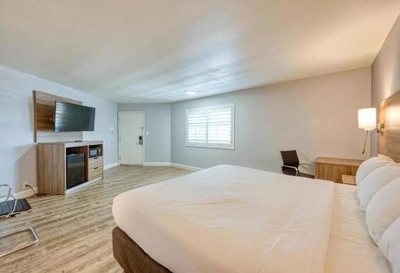 اتاق لوکس با تخت بزرگ, Vagabond Inn San Luis Obispo