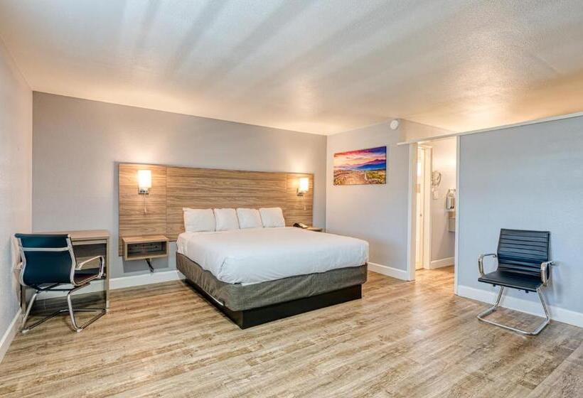 חדר דחוקס עם מיטת קינג, Vagabond Inn San Luis Obispo