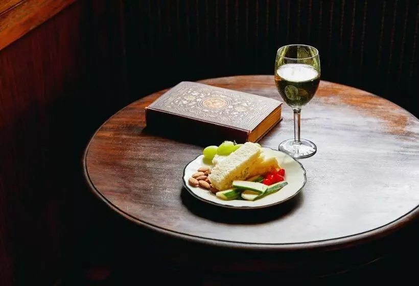 اتاق لوکس با تخت بزرگ, White Swan Inn