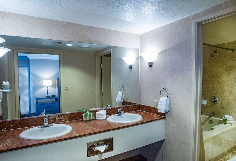 클래식 스위트, The Strat Hotel, Casino & Tower